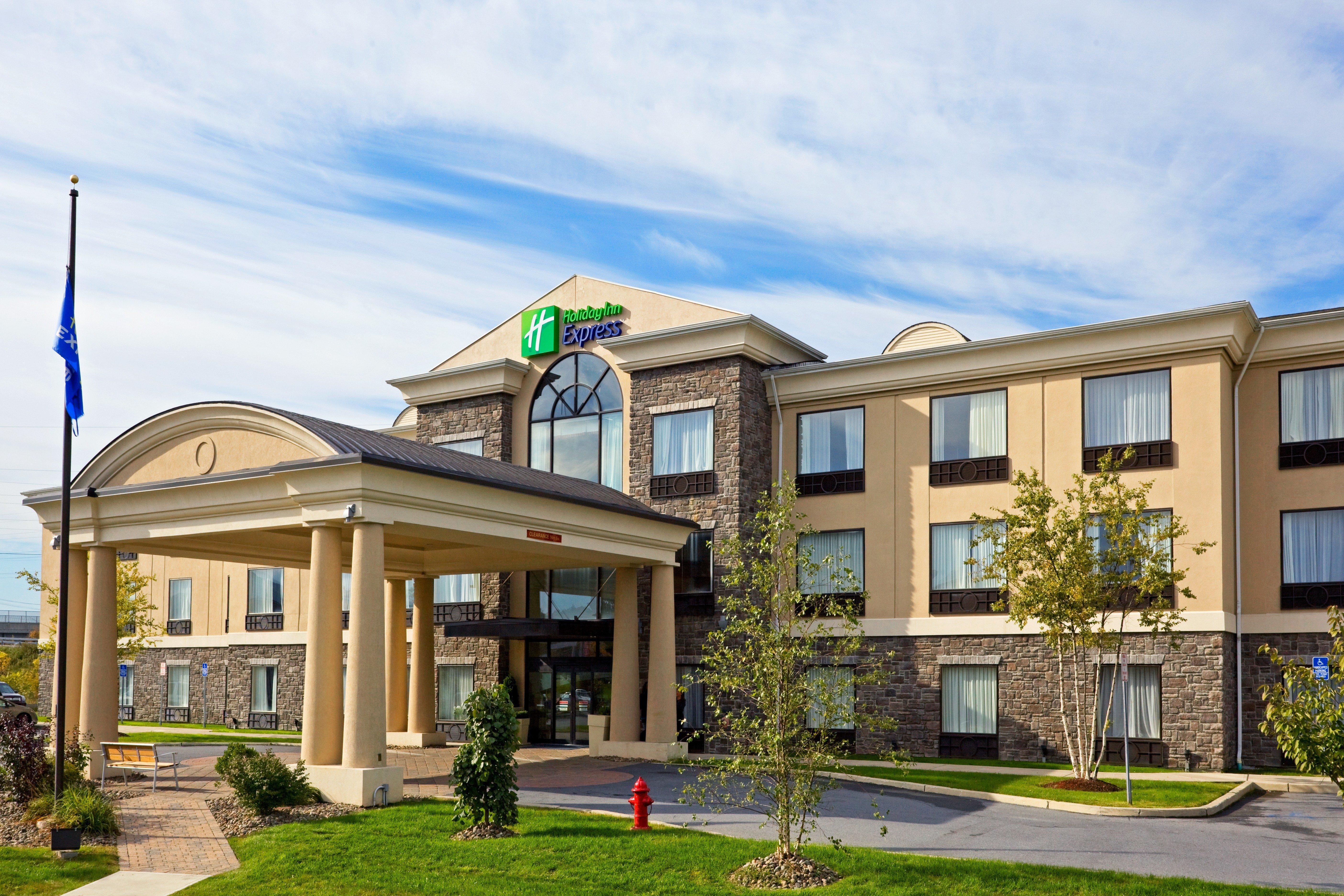 Holiday Inn Express Hotel & Suites Chester By Ihg Exterior photo