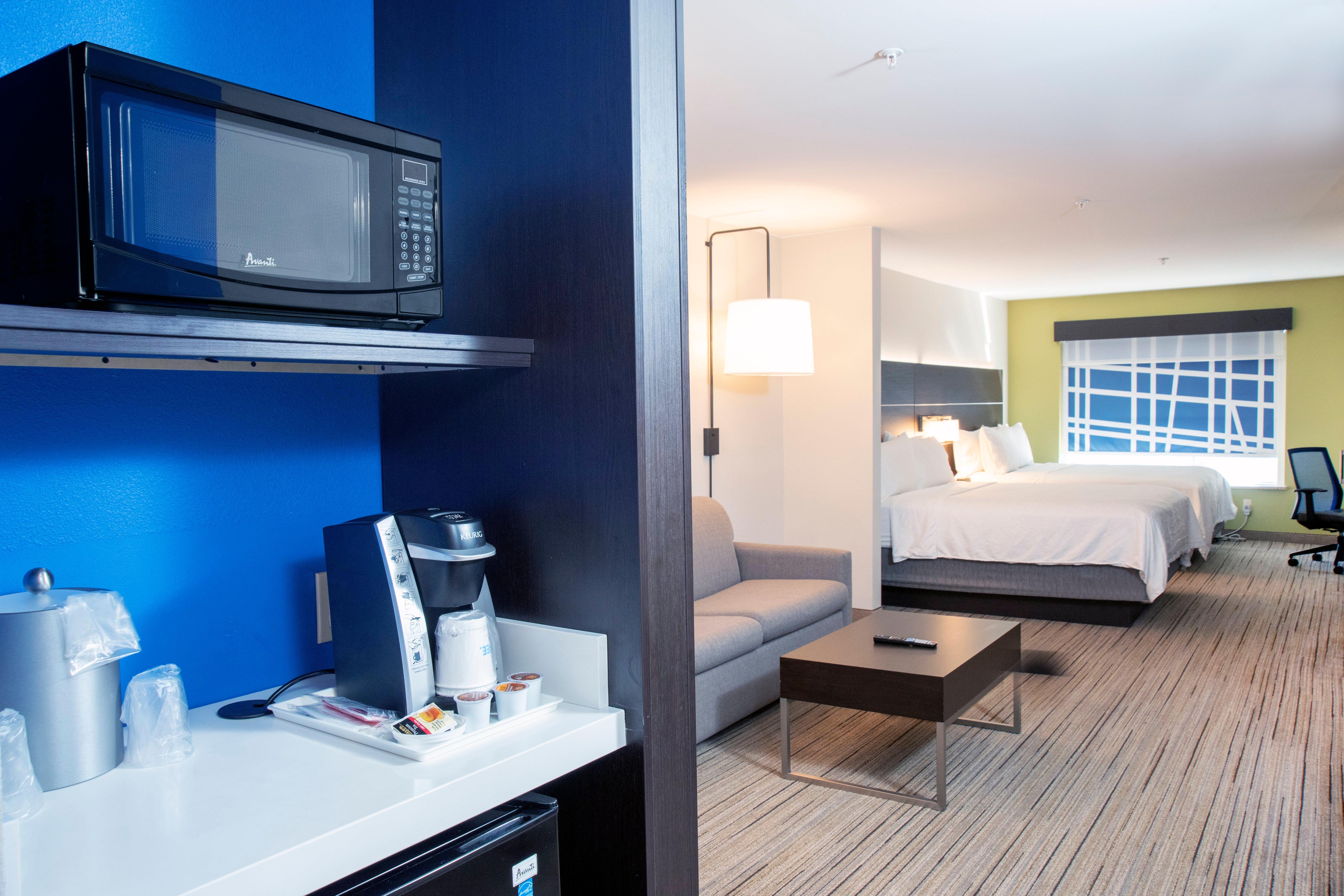Holiday Inn Express Hotel & Suites Chester By Ihg Exterior photo