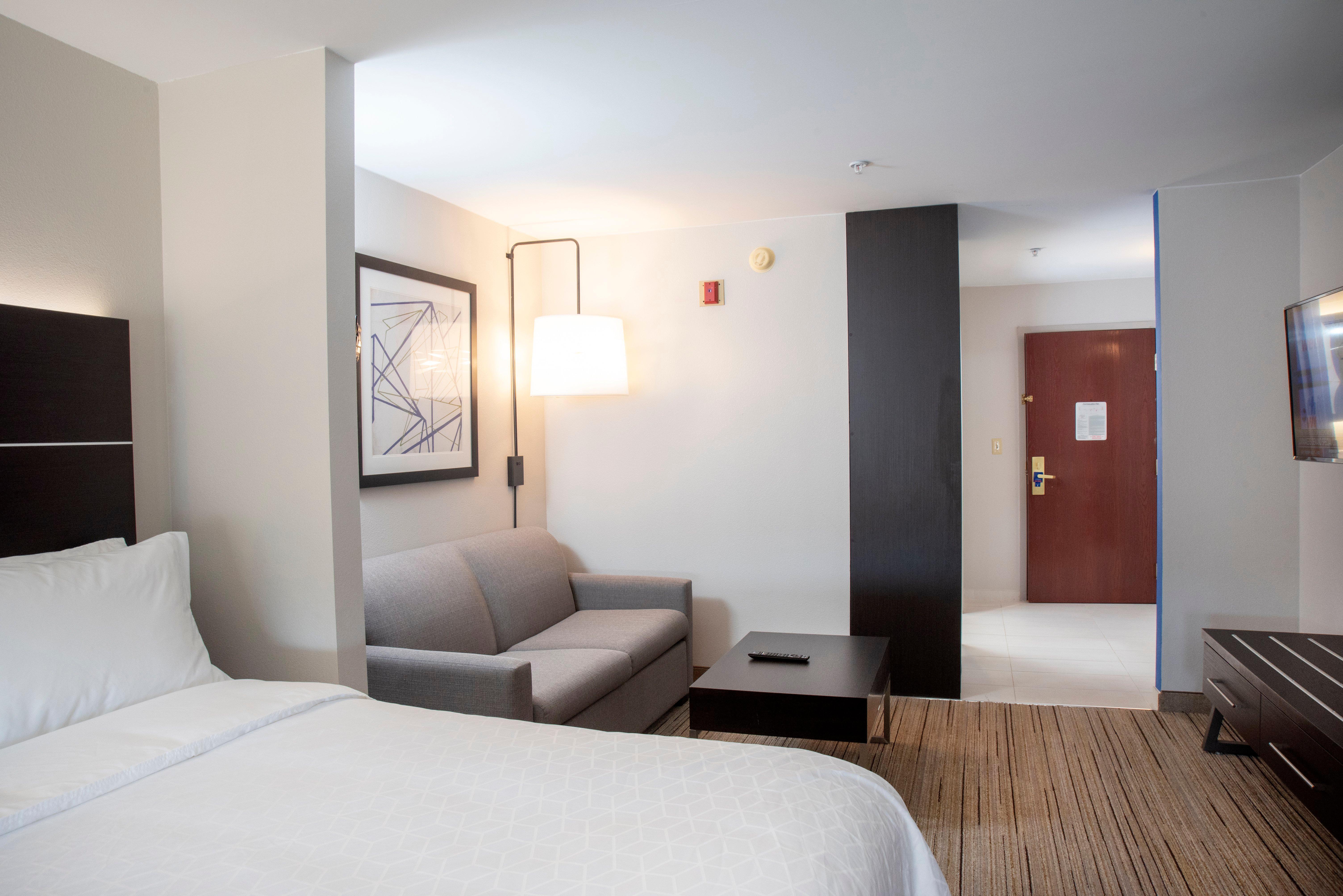Holiday Inn Express Hotel & Suites Chester By Ihg Exterior photo