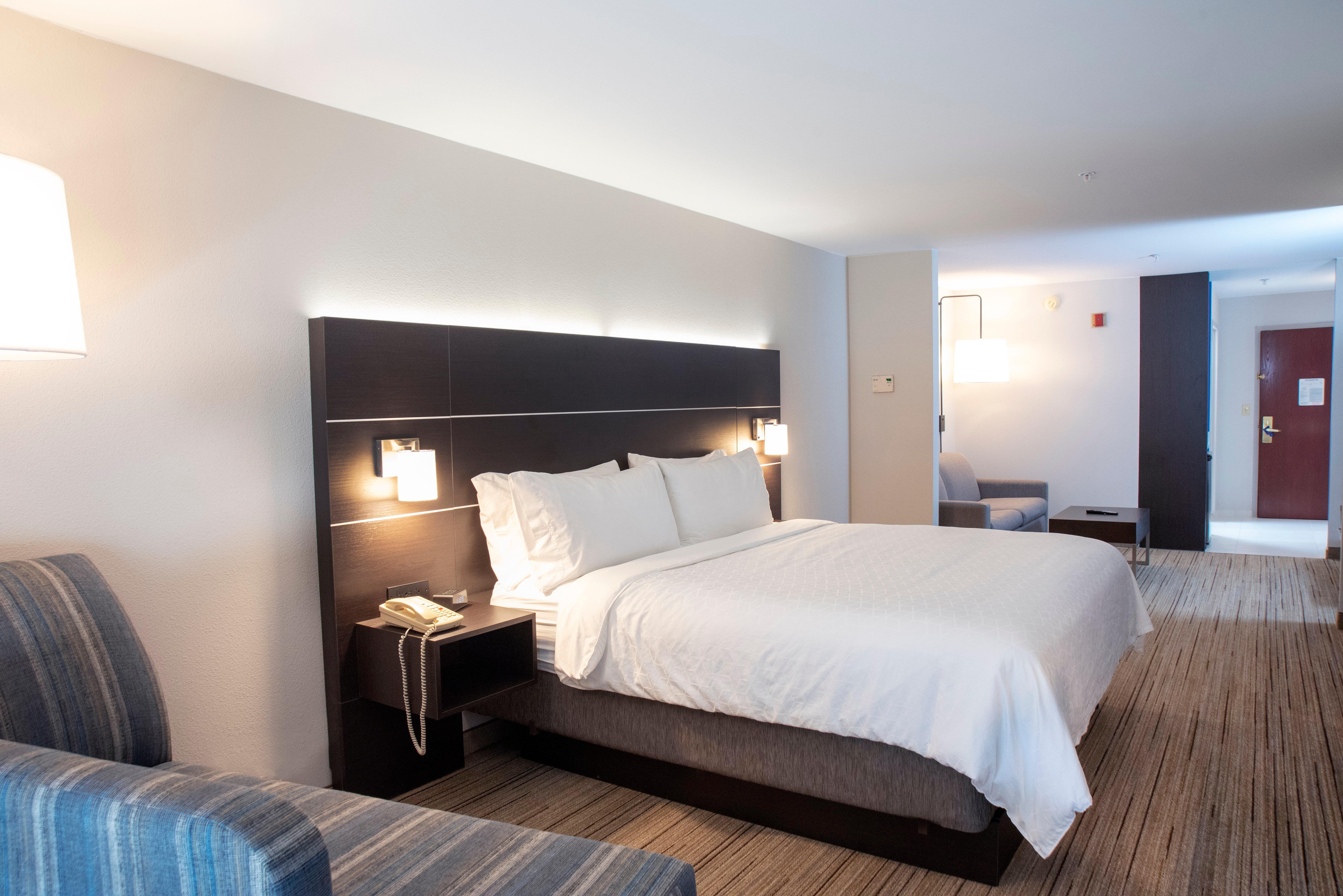 Holiday Inn Express Hotel & Suites Chester By Ihg Exterior photo