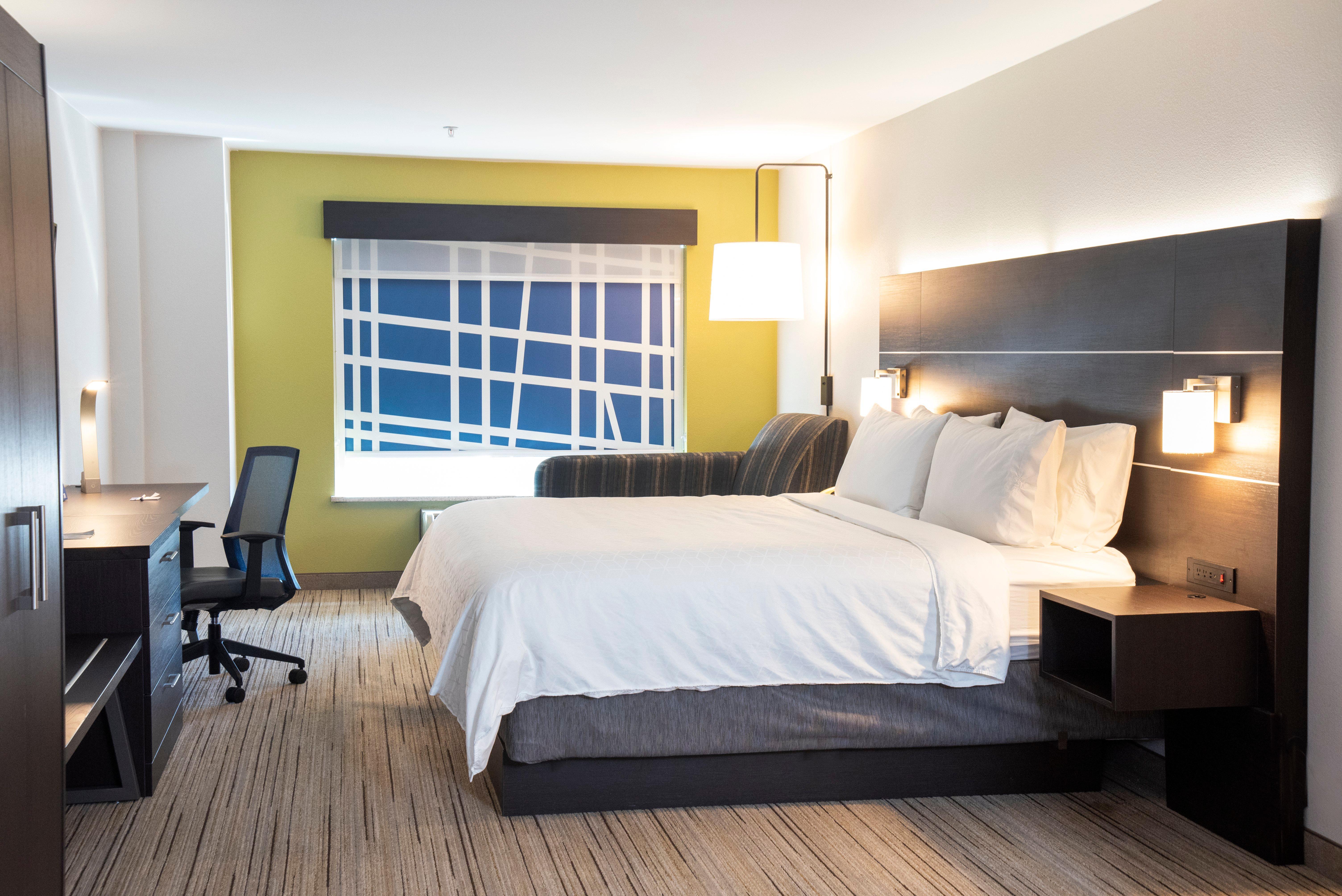 Holiday Inn Express Hotel & Suites Chester By Ihg Exterior photo