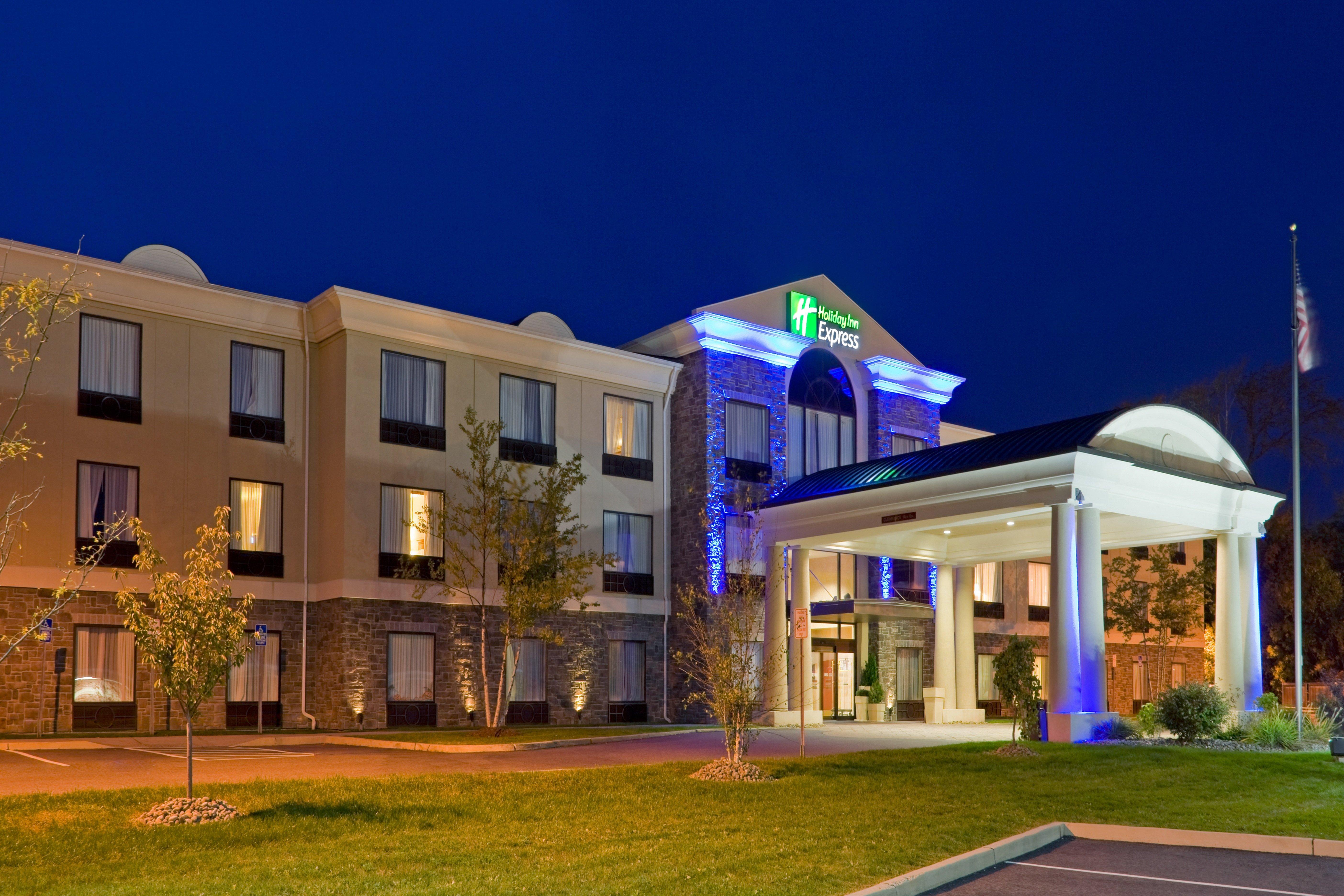 Holiday Inn Express Hotel & Suites Chester By Ihg Exterior photo