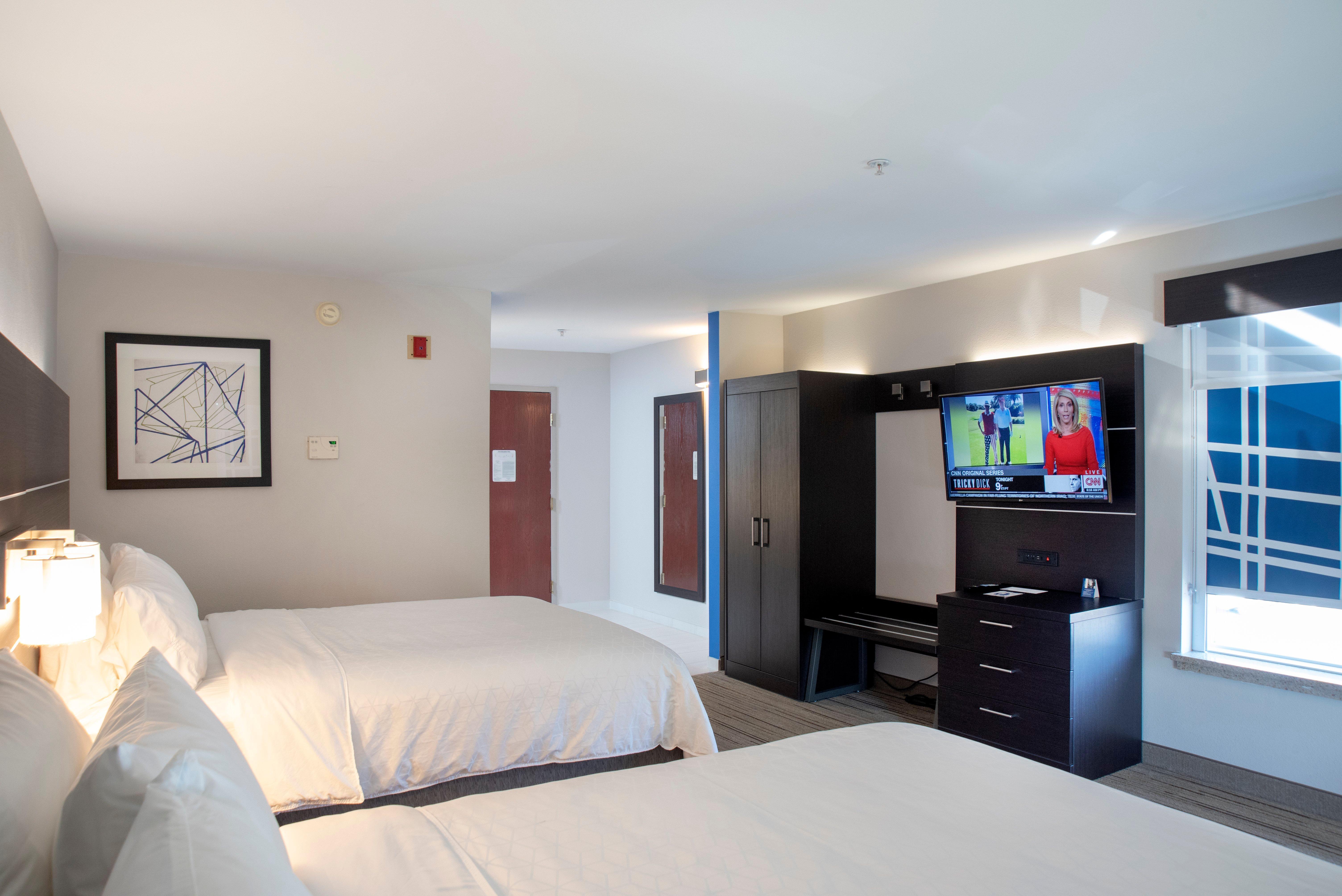 Holiday Inn Express Hotel & Suites Chester By Ihg Exterior photo