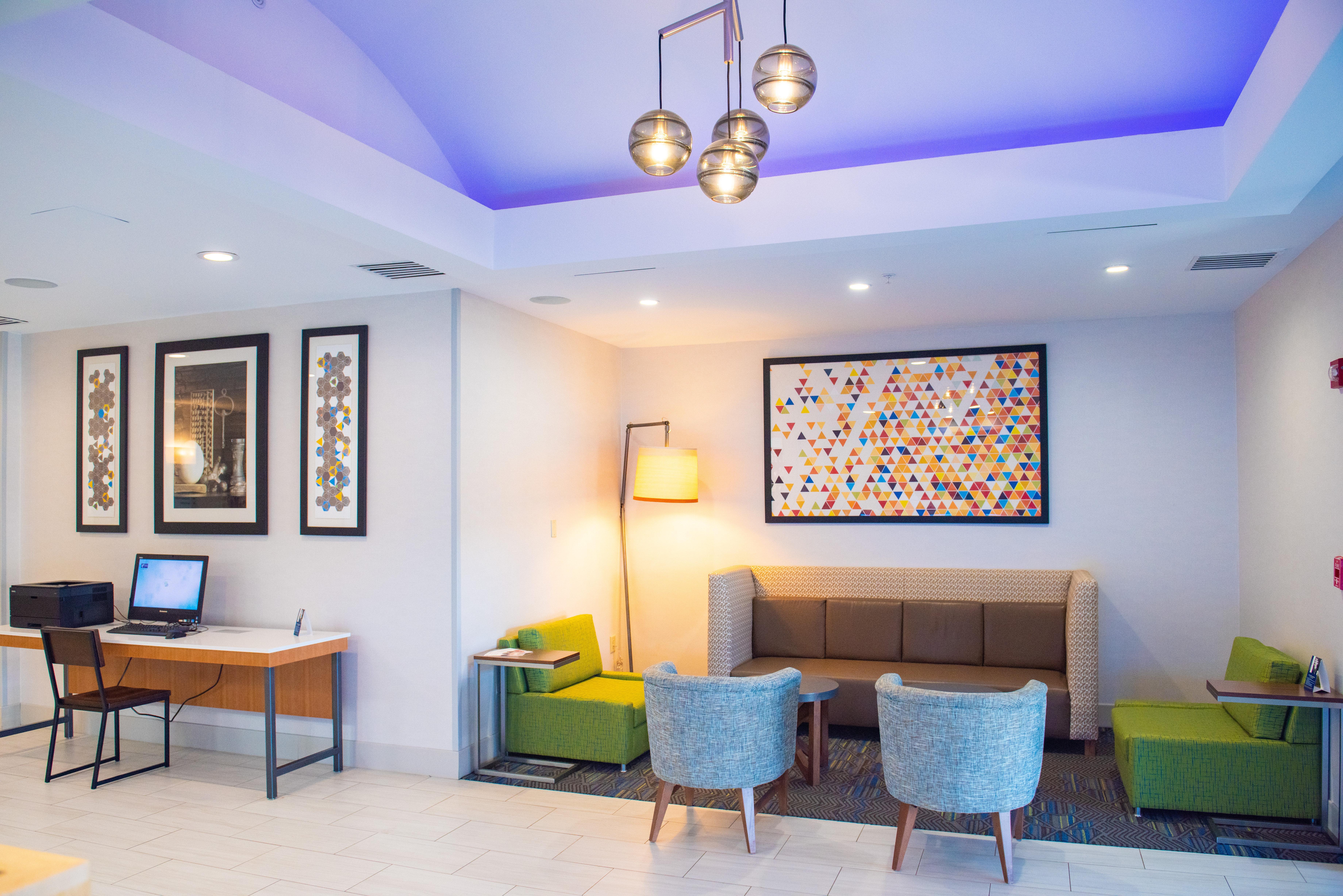 Holiday Inn Express Hotel & Suites Chester By Ihg Exterior photo