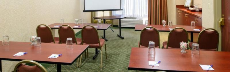 Holiday Inn Express Hotel & Suites Chester By Ihg Exterior photo
